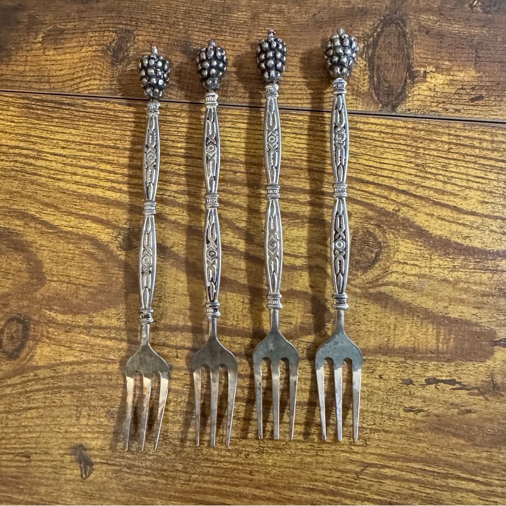 Vintage Grape Cocktail Forks Silverplate Spain Vineyard Olive Seafood Set 4